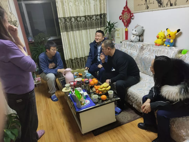 关爱员工冷暖 传递组织温情——kok(中国)体育官方网站
组织开展员工家访活动(图2)